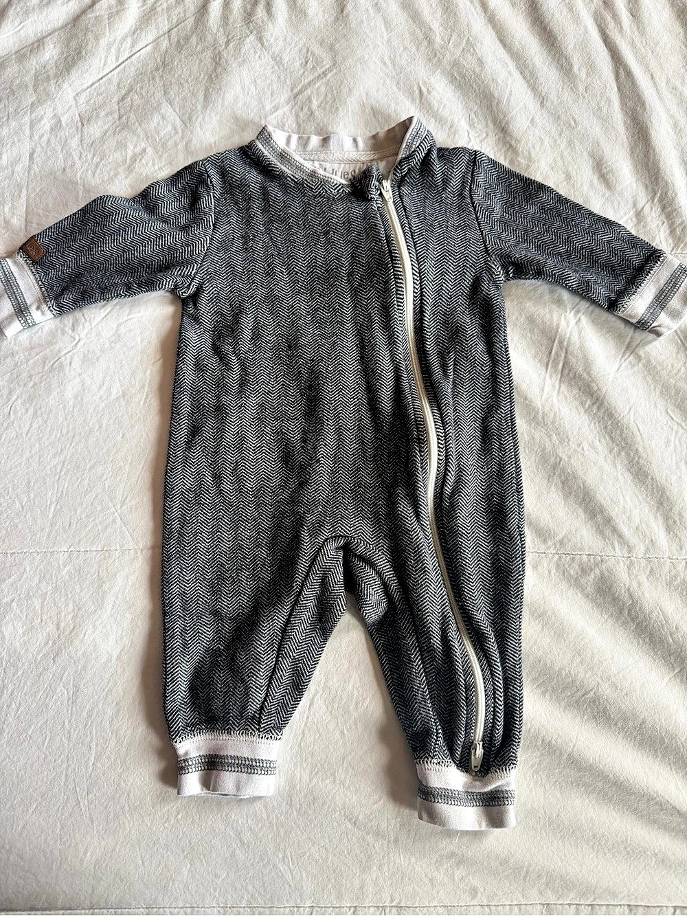 Juddlies Baby Herringbone Onesie Size 0-3M